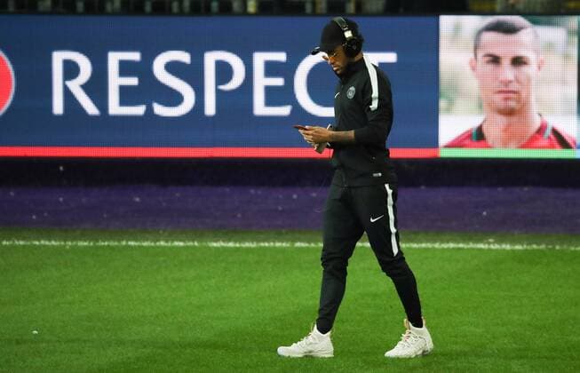 PSG s Neymar Jr pictured on the field of the stadium as French soccer team Paris Saint-Germain made his training in Paris earlier today, Tuesday 17 October 2017 in Brussels. Tomorrow PSG is playing a game in the group stage (Group B) of the UEFA Champions League competition against Belgian soccer team RSC Anderlecht. VIRGINIExLEFOUR  x05184799x