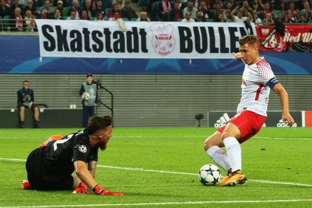 17 10 2017 xkvx Football Champions League RB Leipzig FC Porto emspor v l Goal Scored goal to 1 0 through Willi Orban RB Leipzig Leipzig