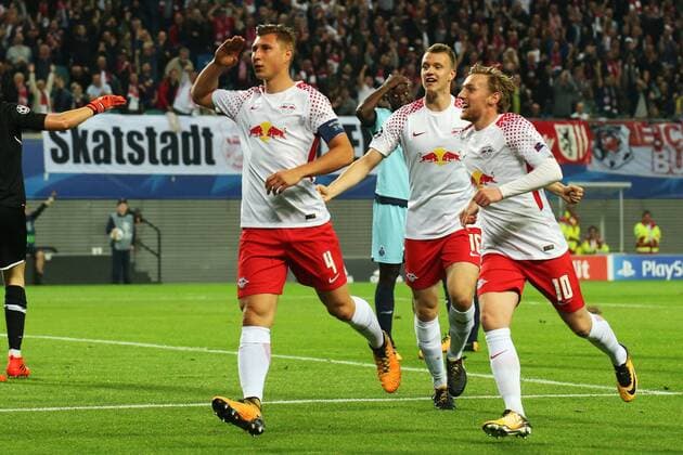 17 10 2017 xkvx Football Champions League RB Leipzig FC Porto emspor v l goal celebration Goal Celebration Celebrate The Goal to 1 0 through Willi Orban RB Leipzig with the Team Leipzig