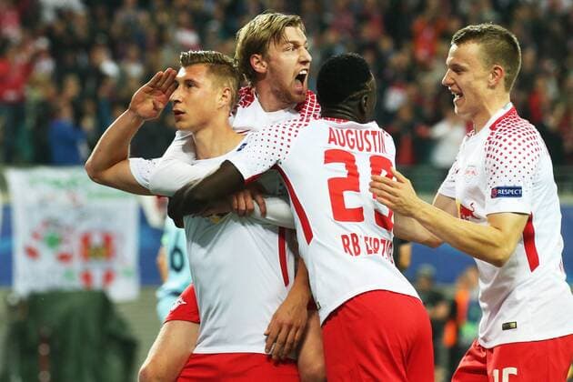 17 10 2017 xkvx Football Champions League RB Leipzig FC Porto emspor v l goal celebration Goal Celebration Celebrate The Goal to 1 0 through Willi Orban RB Leipzig with the Team Leipzig