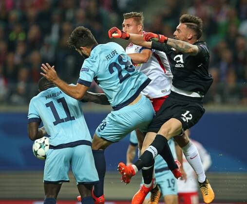 17 10 2017 Football UEFA Champions League 2017 2018 Group stage 3 Matchday RB Leipzig FC Porto in the Red Bull Arena Leipzig v l Moussa MAREGA FC Porto and Felipe FC Porto against Willi Orban RB Leipzig UNF Goalkeeper Jose SA FC Porto