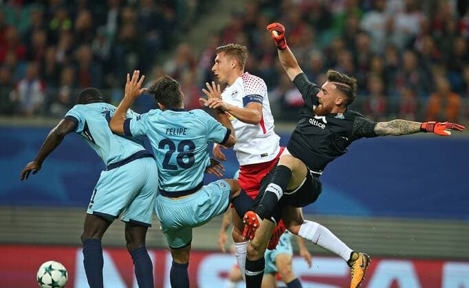 17 10 2017 Football UEFA Champions League 2017 2018 Group stage 3 Matchday RB Leipzig FC Porto in the Red Bull Arena Leipzig v l Moussa MAREGA FC Porto and Felipe FC Porto against Willi Orban RB Leipzig UNF Goalkeeper Jose SA FC Porto