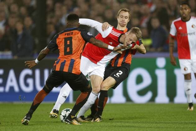 (L-R), Fred of FC Shakhtar Donesk, Nicolai Jorgensen of Feyenoord, Bohdan Butko of FC Shakhtar Donesk during the UEFA Champions League group F match between Feyenoord Rotterdam and Shakhtar Donetsk at the Kuip on October 17, 2017 in Rotterdam, The Netherlands UEFA Champions League 2017 2018 xVIxVIxImagesx xJeroenxPutmansxIVx 9040284