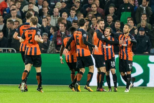 ROTTERDAM - Feyenoord - FC Shakhtar Donetsk , Voetbal , Seizoen 2017 2018 , Champions League , Feijenoord stadion de Kuip , 17-10-2017 , Shakhtar Donetsk speler Bernard viert zijn goal voor de 1-1 Feyenoord - Shakhtar  x1763703x