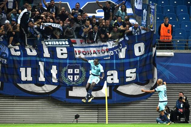 Football men Season 2017 2018 Champions League Group G 3 Matchday RB Leipzig FC Porto cheering After the goal to 1 1 Vincent Aboubakar No 9 FC Porto Yacine Brahimi No 8 FC Porto 17 10 2017 Copyright: xMatthiasxKochx