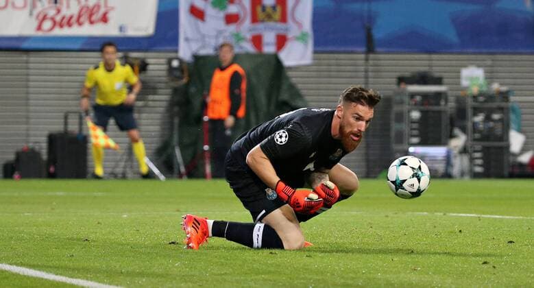 RB Leipzig Porto Football Champions League Leipzig 17 10 2017 Red Bull Arena Football UEFA Champions League Group G 3 Matchday RB Leipzig DEU vs FC Porto PRT in Picture Goalkeeper Jose SA 12 Porto can the Ball clash Willi Orban 4 RB Leipzig transforms to 1 0 goal for Leipzig