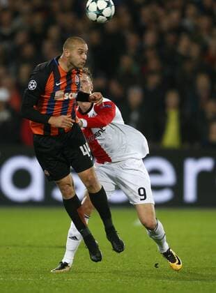 (L-R), Yaroslav Rakitskiy of FC Shakhtar Donesk, Nicolai Jorgensen of Feyenoord during the UEFA Champions League group F match between Feyenoord Rotterdam and Shakhtar Donetsk at the Kuip on October 17, 2017 in Rotterdam, The Netherlands UEFA Champions League 2017 2018 xVIxVIxImagesx xJeroenxPutmansxIVx 9040553