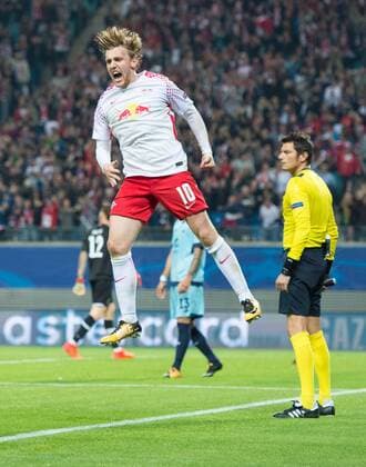 cheering After the goal to 2 1 Scorer Emil Forsberg l celebrate his Results Football International UEFA Champions League Season 2017 2018 Group game RB Leipzig FC Porto in Leipzig Germany at 17 10 2017