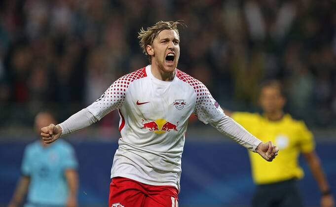 17 10 2017 Football UEFA Champions League 2017 2018 Group stage 3 Matchday RB Leipzig FC Porto in the Red Bull Arena Leipzig cheering Scorer Emil Forsberg RB Leipzig to goal to 2 1