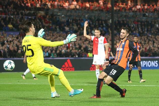 keeper Brad Jones of Feyenoord, Facundo Ferreyro of FC Shakhtar Donetsk during the UEFA Champions League group F match between Feyenoord Rotterdam and Shakhtar Donetsk at the Kuip on October 17, 2017 in Rotterdam, The Netherlands UEFA Champions League 2017 2018 xVIxVIxImagesx xTomxBodexMultimediaxIVx 9040576