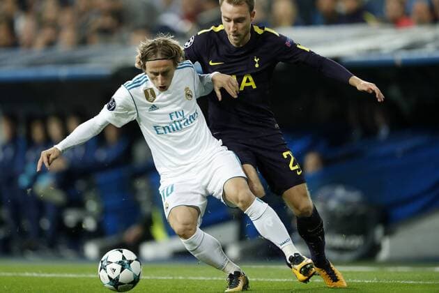 (L-R) Luka Modric of Real Madrid, Christian Eriksen of Tottenham Hotspur FC during the UEFA Champions League group H match between Real Madrid and Tottenham Hotspur on October 17, 2017 at the Santiago Bernabeu stadium in Madrid, Spain. UEFA Champions League 2017 2018 xVIxVIxImagesx xMauricexvanxSteenxIVx 9040591