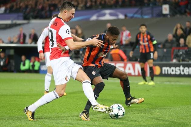 Steven Berghuis of Feyenoord, Fred of FC Shakhtar Donetsk during the UEFA Champions League group F match between Feyenoord Rotterdam and Shakhtar Donetsk at the Kuip on October 17, 2017 in Rotterdam, The Netherlands UEFA Champions League 2017 2018 xVIxVIxImagesx xTomxBodexMultimediaxIVx 9040597