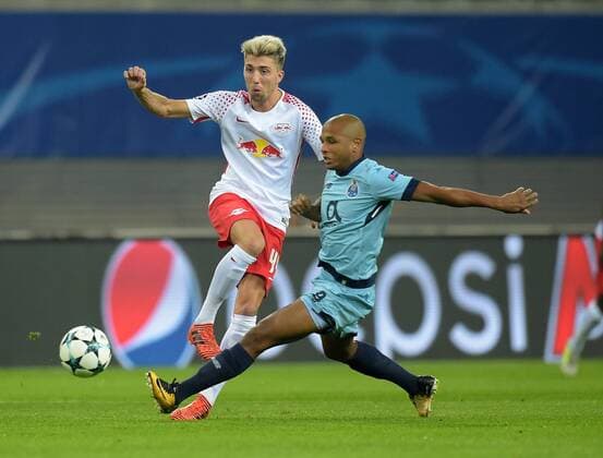 Kevin Kampl RB 44 against Yacine Brahimi Porto 8 the Game Lawn ball sport Leipzig RB vs FC Porto Football UEFA Champions League Group stage 17 10 2017 Leipzig Copyright: xModla Eibner-Pressefotox ep_cma