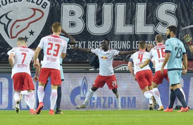 cheering at RB After the goal from Willi Orban RB 4 the Game Lawn ball sport Leipzig RB vs FC Porto Football UEFA Champions League Group stage 17 10 2017 Leipzig Copyright: xModla Eibner-Pressefotox ep_cma