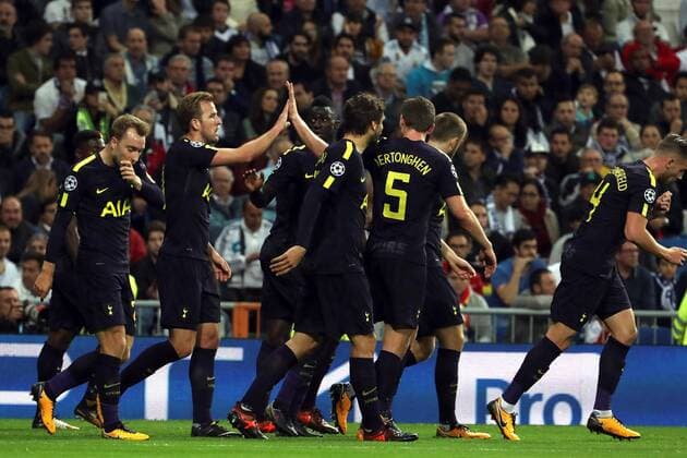 Tottenham s players jubilate the first goal of the team during the UEFA Champions League match between Real Madrid and Tottenham at the Santiago Bernabeu stadium in Madrid, Spain, 17 October 2017. Real Madrid vs. Tottenham !ACHTUNG: NUR REDAKTIONELLE NUTZUNG!  Copyright: xKikoxHuescax CHA013 20171017-636438733748609191