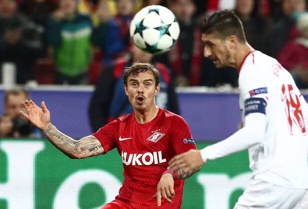 MOSCOW, RUSSIA - OCTOBER 17, 2017: Spartak Moscow s Andrei Yeshchenko (L) and FC Sevilla s Sergio Escudero in action in their 2017 18 UEFA Champions League Group E Round 3 football match at Otkrytiye Arena Stadium. Stanislav Krasilnikov TASS  TS0650BA