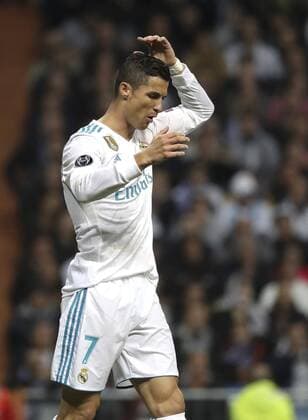 Real Madrid s Portuguese striker Cristiano Ronaldo (L) jubilates a goal during the UEFA Champions League match between Real Madrid and Tottenham at the Santiago Bernabeu stadium in Madrid, Spain, 17 October 2017. Real Madrid vs. Tottenham !ACHTUNG: NUR REDAKTIONELLE NUTZUNG!  Copyright: xBallesterosx CHA017 20171017-636438735710621191