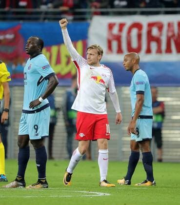 RB Leipzig Porto Football Champions League Leipzig 17 10 2017 Red Bull Arena Football UEFA Champions League Group G 3 Matchday Lawn ball sport Leipzig vs FC Porto in Picture goal for RB Leipzig Emil Forsberg 10 RB Leipzig reached the Results to 2 1 and cheering