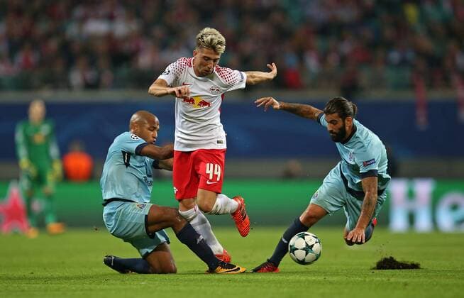 17 10 2017 Football UEFA Champions League 2017 2018 Group stage 3 Matchday RB Leipzig FC Porto in the Red Bull Arena Leipzig v l Yacine Brahimi FC Porto against Kevin Kampl RB Leipzig and Sergio Oliveira FC Porto