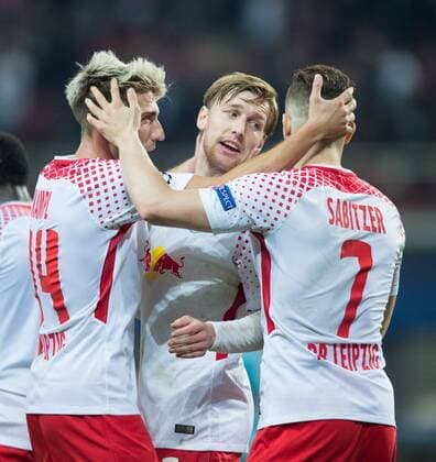 cheering After the goal to 2 1 Scorer Emil Forsberg m will from his Players colleagues Kevin Kampl l and Marcel Sabitzer r allel celebrated Football International UEFA Champions League Season 2017 2018 Group game RB Leipzig FC Porto in Leipzig Germany at 17 10 2017