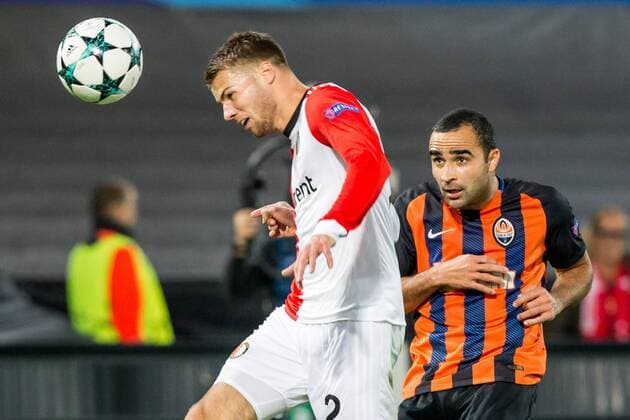 ROTTERDAM - Feyenoord - FC Shakhtar Donetsk , Voetbal , Seizoen 2017 2018 , Champions League , Feijenoord stadion de Kuip , 17-10-2017 , Feyenoord speler Bart Nieuwkoop (l) in duel met Shakhtar Donetsk speler Ismaily (r) Feyenoord - Shakhtar  x1763824x