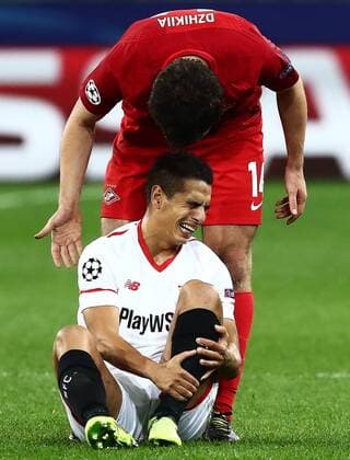 MOSCOW, RUSSIA - OCTOBER 17, 2017: FC Sevilla s Wissam Ben Yedder (front) and Spartak Moscow s Georgy Dzhikiya in their 2017 18 UEFA Champions League Group E Round 3 football match at Otkrytiye Arena Stadium. Stanislav Krasilnikov TASS  TS0650C1