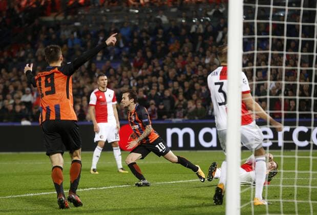 Bernhard of FC Shakhtar Donesk (C) during the UEFA Champions League group F match between Feyenoord Rotterdam and Shakhtar Donetsk at the Kuip on October 17, 2017 in Rotterdam, The Netherlands UEFA Champions League 2017 2018 xVIxVIxImagesx xJeroenxPutmansxIVx 9041455