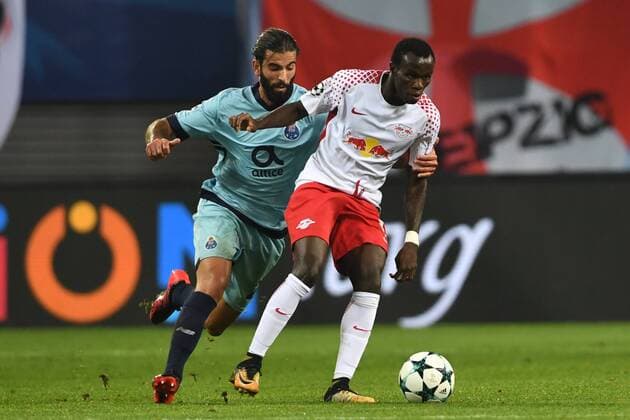 Football men Season 2017 2018 Champions League Group G 3 Matchday RB Leipzig FC Porto Sergio Oliveira No 27 FC Porto Bruma No 17 RB Leipzig 17 10 2017 Copyright: xMatthiasxKochx