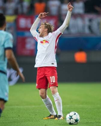 Emil Forsberg l schimpft and tears The Arms vertical Football International UEFA Champions League Season 2017 2018 Group game RB Leipzig FC Porto in Leipzig Germany at 17 10 2017
