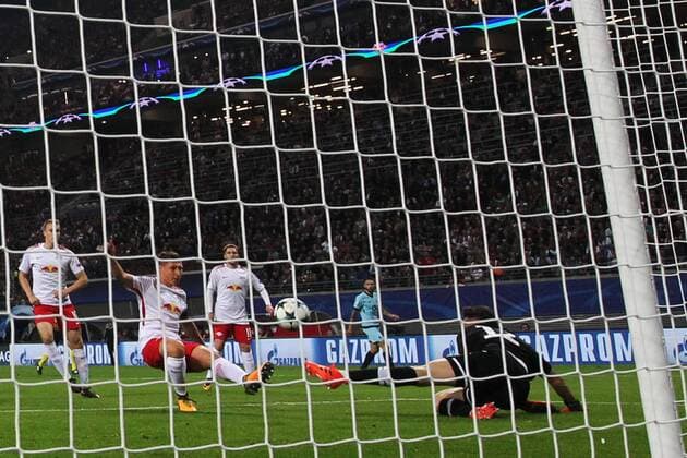 17 10 2017 xkvx Football Champions League RB Leipzig FC Porto emspor v l Goal Scored goal to 1 0 through Willi Orban RB Leipzig Leipzig