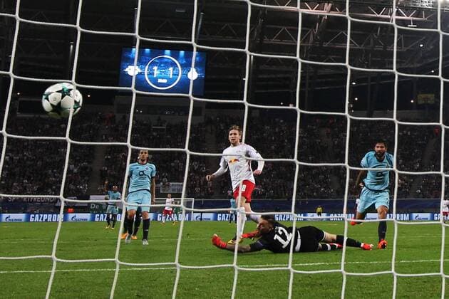 17 10 2017 xkvx Football Champions League RB Leipzig FC Porto emspor v l Goal Scored goal to 2 1 through Emil Forsberg RB Leipzig Leipzig