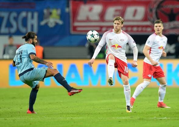 Sergio Oliveira Porto 27 against Emil Forsberg RB 10 the Game Lawn ball sport Leipzig RB vs FC Porto Football UEFA Champions League Group stage 17 10 2017 Leipzig Copyright: xModla Eibner-Pressefotox ep_cma