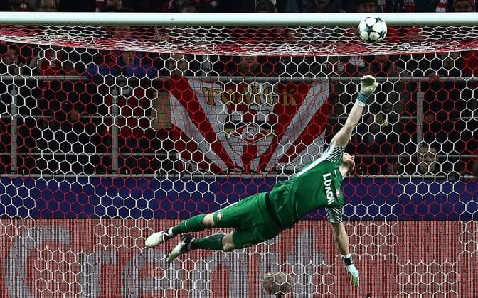 Bilder des Tages - SPORT MOSCOW, RUSSIA - OCTOBER 17, 2017: Spartak Moscow s goalkeeper Alexander Selikhov in action in the 2017 18 UEFA Champions League Group E Round 3 football match against FC Sevilla at Otkrytiye Arena Stadium. Stanislav Krasilnikov TASS  TS0650C8