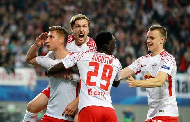 ger UEFA Champions League Fight Lawn ball sport Leipzig vs FC Porto 17 10 17 Leipzig Red Bull Arena ger Season 2017 2018 UEFA Champions League Fight Group G 03 Matchday Lawn ball sport Leipzig vs FC Porto in Picture goal celebration Leipzig After the goal to 1 0 through Willi Orban