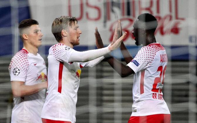 ger UEFA Champions League Fight Lawn ball sport Leipzig vs FC Porto 17 10 17 Leipzig Red Bull Arena ger Season 2017 2018 UEFA Champions League Fight Group G 03 Matchday Lawn ball sport Leipzig vs FC Porto in Picture goal celebration Emil Forsberg and Jean Kevin Augustin Leipzig After the goal to 2 1 through Emil Forsberg