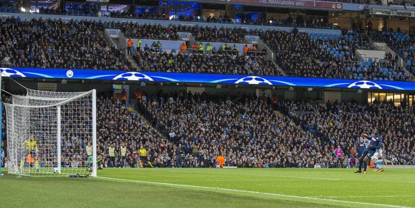 17th October 2017, Etihad Stadium, Manchester, England; UEFA Champions League, Manchester City versus Napoli; Amadou Diawara of Napoli scores a penalty for Napoli in the 72nd minute to make the score 2-1 to Man City  ActionPlus11941153
