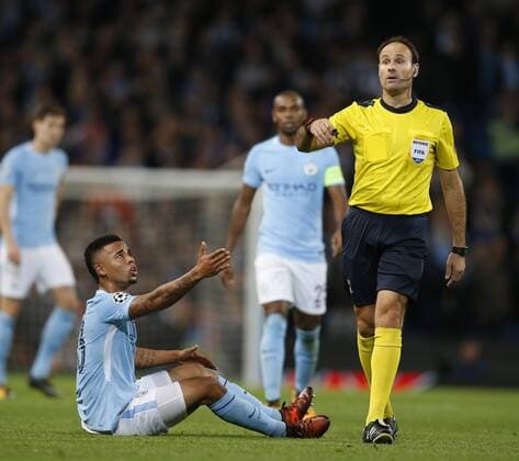 Gabriel Jesus of Manchester City complains to referee Mateu Lahoz during the champions league match at the Etihad Stadium, Manchester. Picture date 17th October 2017. Picture credit should read: Simon Bellis Sportimage EDITORIAL USE ONLY. No use with unauthorised audio, video, data, fixture lists, club league logos or live services. Online in-match use limited to 120 images, no video emulation. No use in betting, games or single club league player publications.