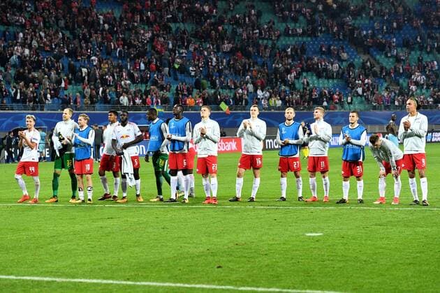 Football men Season 2017 2018 Champions League Group G 3 Matchday RB Leipzig FC Porto cheering After the Played The Players from RB Leipzig celebrate with the supporters the first Victory in the Champions League 17 10 2017 Copyright: xMatthiasxKochx