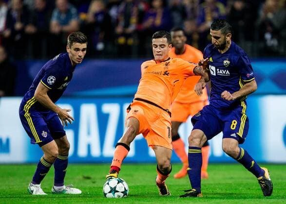 MARIBOR, SLOVENIA - OCTOBER 17: Philippe Coutinho of Liverpool FC vs Marwan Kabha of NK Maribor during UEFA Champions League 2017 18 group E match between NK Maribor and Liverpool FC at Stadium Ljudski vrt, on October 17, 2017 in Maribor, Slovenia. (Photo by Vid Ponikvar Sportida) Football  Copyright: xVidxPonikvarx xSportidax