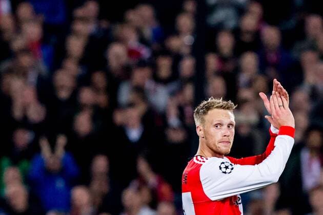 ROTTERDAM - Feyenoord - FC Shakhtar Donetsk , Voetbal , Seizoen 2017 2018 , Champions League , Feijenoord stadion de Kuip , 17-10-2017 , Feyenoord speler Michiel Kramer bedankt publiek Feyenoord - Shakhtar  x1764163x