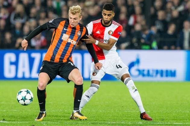 ROTTERDAM - Feyenoord - FC Shakhtar Donetsk , Voetbal , Seizoen 2017 2018 , Champions League , Feijenoord stadion de Kuip , 17-10-2017 , Shakhtar Donetsk speler Viktor Kovalenko (l) in duel met Feyenoord speler Jeremiah St. Juste (r) Feyenoord - Shakhtar  x1764167x