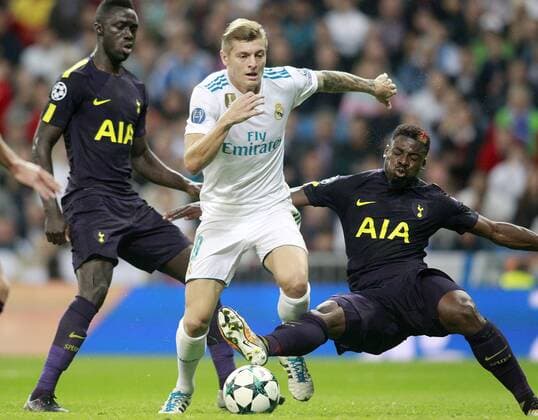 Real Madrid s Toni Kroos (c) and Tottenham Hotspur FC s Moussa Sissoko (l) and Serge Aurier during Champions League Group H match 3. October 17,2017.  (2017101716)