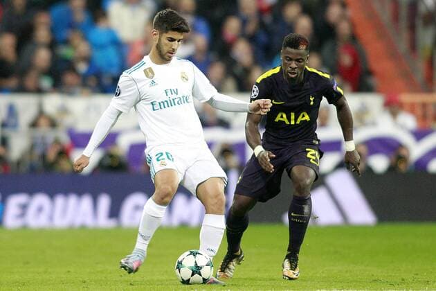 Real Madrid s Marco Asensio (l) and Tottenham Hotspur FC s serge Aurier during Champions League Group H match 3. October 17,2017.  (2017101737)