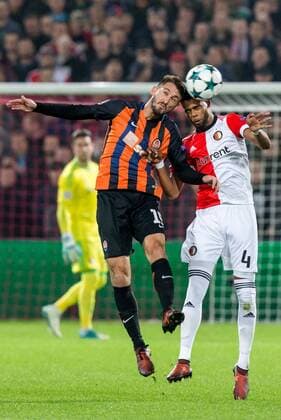 ROTTERDAM - Feyenoord - FC Shakhtar Donetsk , Voetbal , Seizoen 2017 2018 , Champions League , Feijenoord stadion de Kuip , 17-10-2017 , eindstand 1-2 , Feyenoord speler Jeremiah St. Juste (r) in duel met Shakhtar Donetsk speler Ivan Ordets (l) Feyenoord - Shakhtar  x1764273x