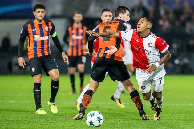 ROTTERDAM - Feyenoord - FC Shakhtar Donetsk , Voetbal , Seizoen 2017 2018 , Champions League , Feijenoord stadion de Kuip , 17-10-2017 , eindstand 1-2 , Feyenoord speler Jean-Paul Boetius in duel met Shakhtar Donetsk speler Taras Stepanenko (2e r) Feyenoord - Shakhtar  x1764279x
