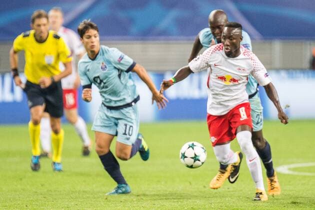 v left Oliver Torres FC Porto 10 Naby Deco Keita RB Leipzig 8 Run duel Football UEFA Champions League RB Leipzig FC Porto xprx