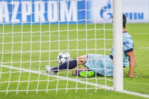 Ivan Marcano FC Porto 5 scrapes the Ball from the Line unsuccessful Torschuß Football UEFA Champions League RB Leipzig FC Porto xprx