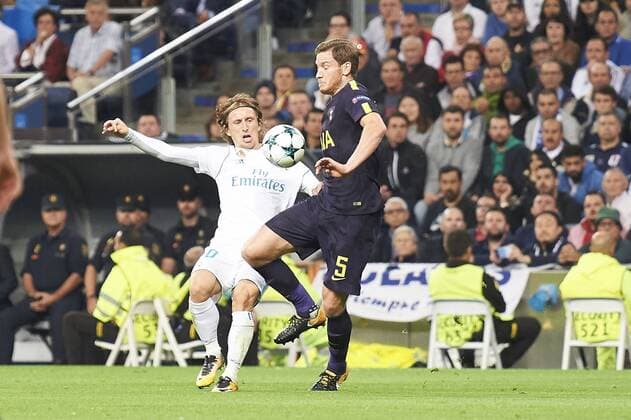 October 17, 2017 - Madrid, Spain - Luka Modric (midfielder; Real Madrid) in action during the UEFA Champions League match between Real Madrid and Tottenham Hotspur at Santiago Bernabeu on October 17, 2017 in Madrid Real Madrid vs Tottenham Hotspur UEFA Champions League  - ZUMAg15_ 20171017_zaf_g15_084 Copyright: xJackxAbuinx
