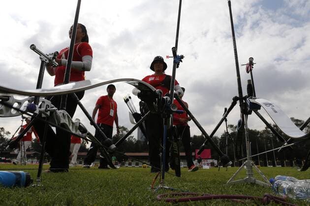 The Mexico team members Aida Roman, Alejandra Valencia and Mariana Avitia compete during the female recuve bow event as part of the outdoor World Archery Championships in Mexico City, Mexico, 17 October 2017. The World Championships will continue until the weekend, when the competition will be moved to the Main Square of the capital. World Archery Championships in Mexico !ACHTUNG: NUR REDAKTIONELLE NUTZUNG!  Copyright: xJoséxMéndezx MEX014 20171018-636438860811143261