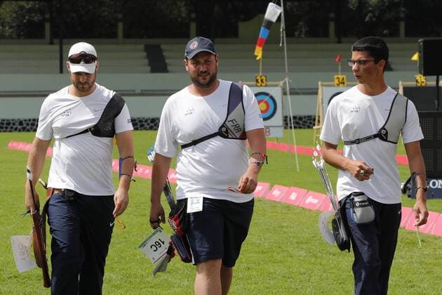 The France team members Jean-Charles Valladont, Pierre Plihon and Thomas Chirault prepare to compete during the male recuve bow event as part of the outdoor World Archery Championships in Mexico City, Mexico, 17 October 2017. The World Championships will continue until the weekend, when the competition will be moved to the Main Square of the capital. World Archery Championships in Mexico !ACHTUNG: NUR REDAKTIONELLE NUTZUNG!  Copyright: xJoséxMéndezx MEX018 20171018-636438861495515261